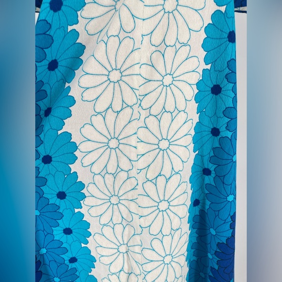 Stunning 1960s Blue & White Hawaiian Floral Flared Sleeve Maxi Sundress - Picture 16 of 16